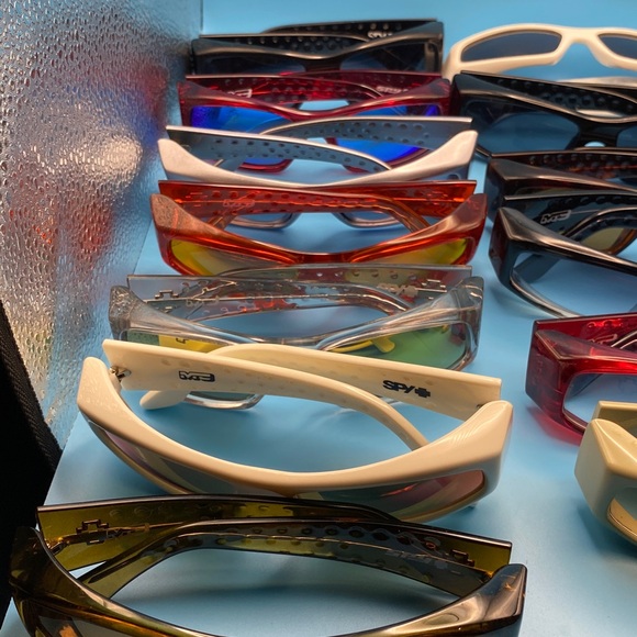 SPY MC - Picture 2 of 16